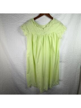 VTG nightgown dress S/M sleepwear Night Gown Green Embroidered Cottagecore